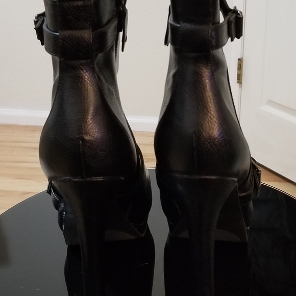 Simply Vera Vera Wang Booties - Picture 4 of 4